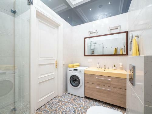 Design Meets Comfort - Prestigious City Center Apartment