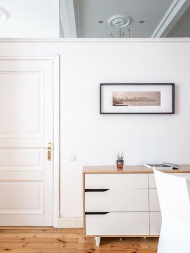 Design Meets Comfort - Prestigious City Center Apartment