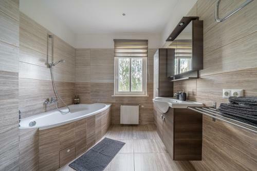 Premium 2-story Penthouse Apartment + Terrace