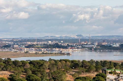 Cristo Rei Apartment - Great Views And Free Parking