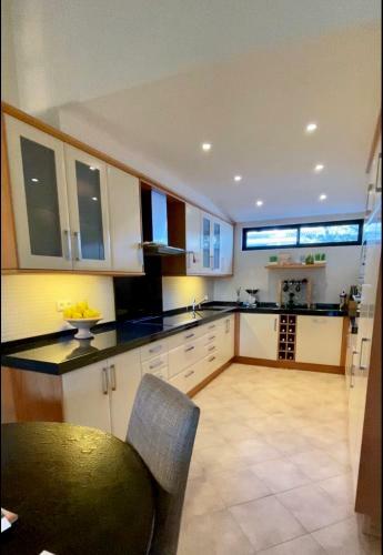 Victory Village Quinta Do Lago - Spacious 2 Bed / 3 Bath Apartment