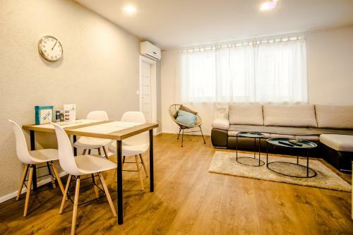 Central Apartments By Kovee
