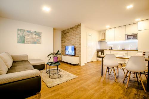 Central Apartments By Kovee