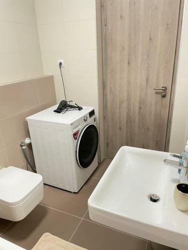 New Luxury City Centre Apartment With Panoramic View, Free Parking