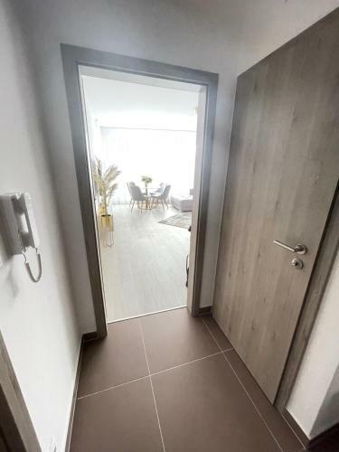 New Luxury City Centre Apartment With Panoramic View, Free Parking