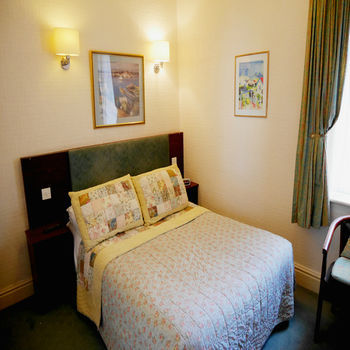 Hostal Holmsdale Hotel