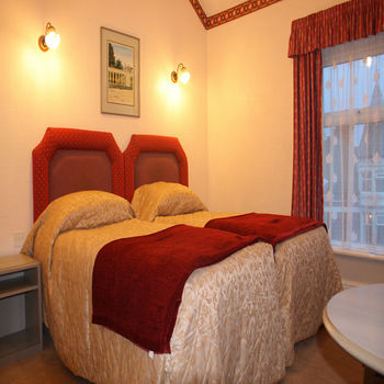 Hostal Holmsdale Hotel