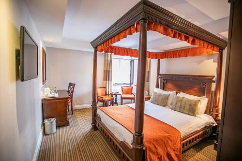 The Casa Hotel And Marco Pierre White Restaurant - Camberley West