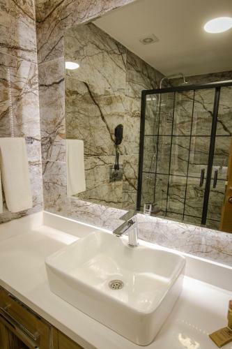Bah�elievler Hotels