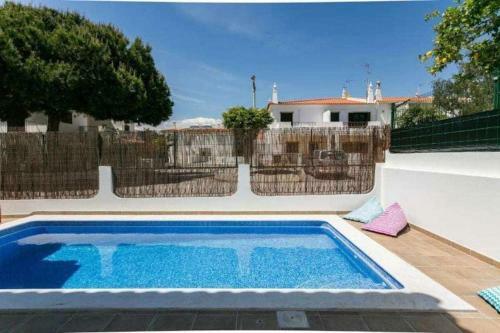 Apartamento Vila Com Piscina E Jardim Privado