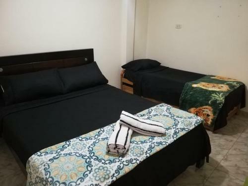 Casa Grande +10 Personas Con 2 Parqueaderos.