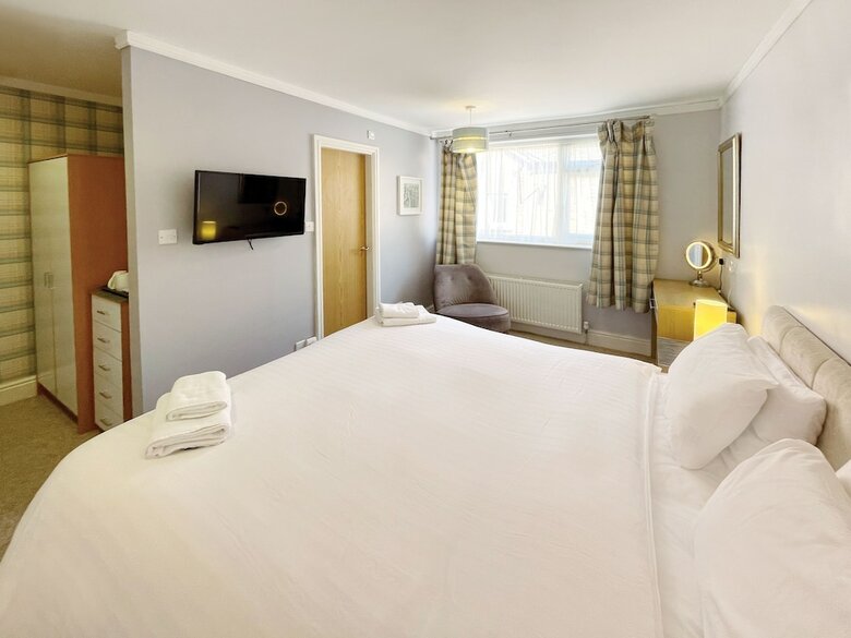 Dukes Folly Hotel