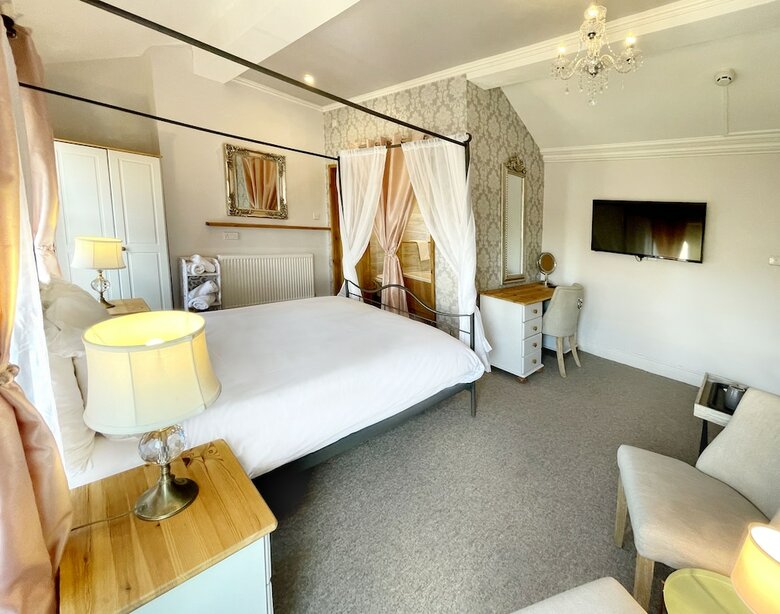 Dukes Folly Hotel