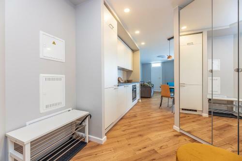 Sm?lis Ir J?ra Apartamentai, Elija