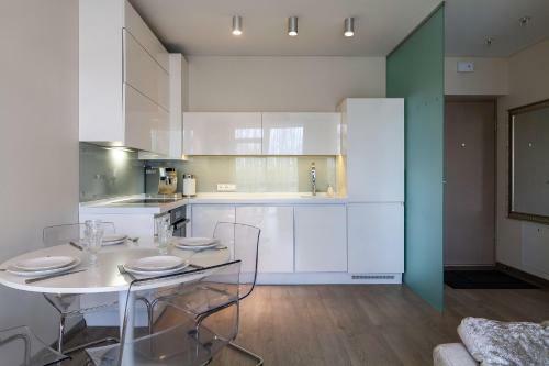 Sea Whisper Apartment, By Cohost
