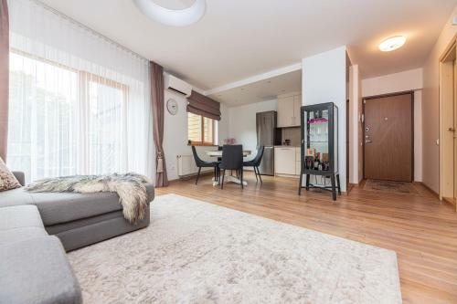 Apartamento J?ros Takas