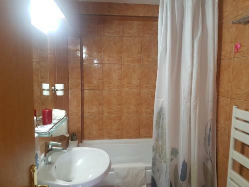 Hostal Lis House