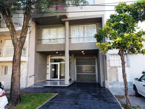 Apartamento Amplio C�modo, C�ntrico, Cochera Piscina Y Quincho