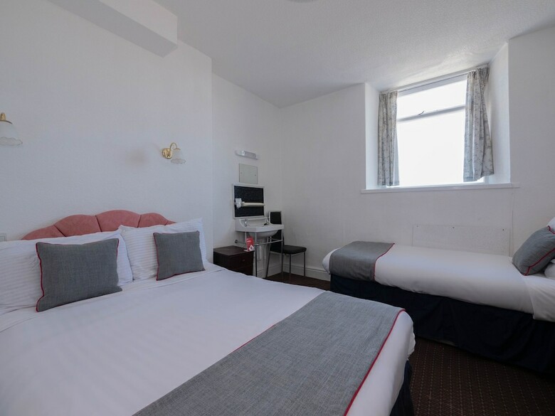 Whitehouse Hotel
