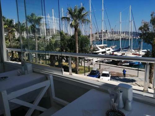 Los Marin But?k Hotel