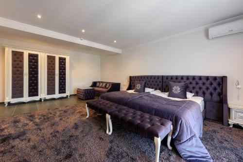 Hotel Grand Royal