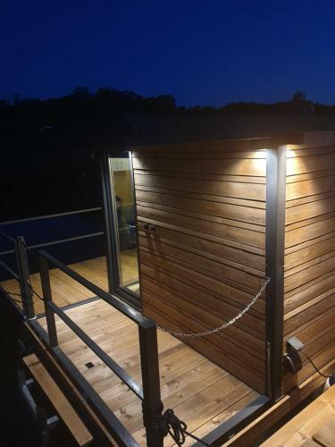 Schwimmendes Haus, Freier Blick Aufs Tolle Wasser