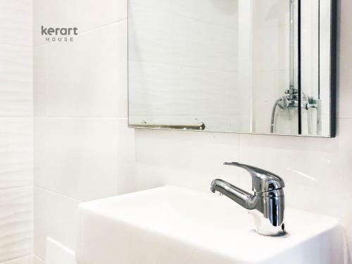 Hostal Kerart House