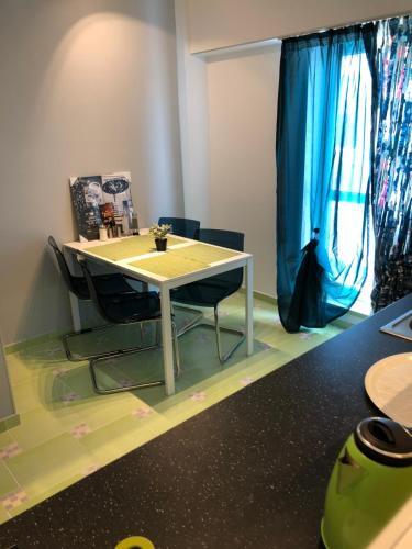 Green Apartment 6