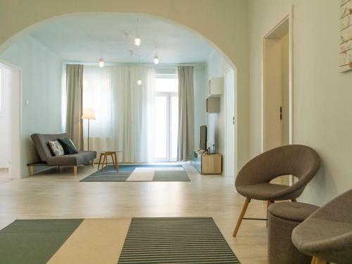 Spacious & Quiet - City Center - 2br Apartment