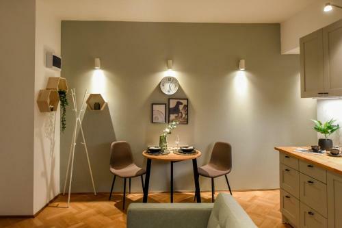 Marble & Pastels - Homey Central Apartment
