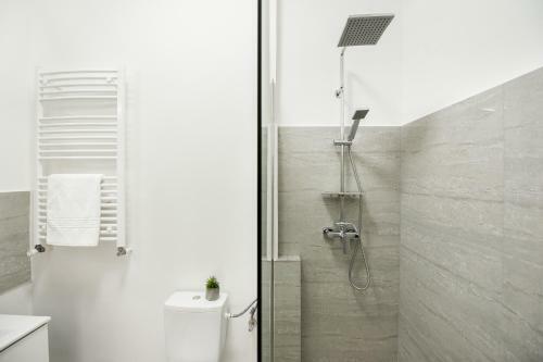 Simple Yet Stylish. Piata Revolutiei Apartment