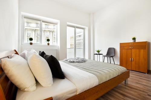 Simple Yet Stylish. Piata Revolutiei Apartment