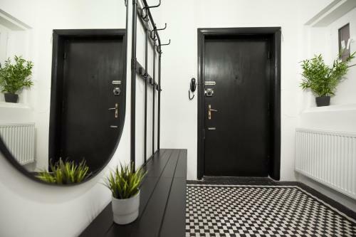 Simple Yet Stylish. Piata Revolutiei Apartment