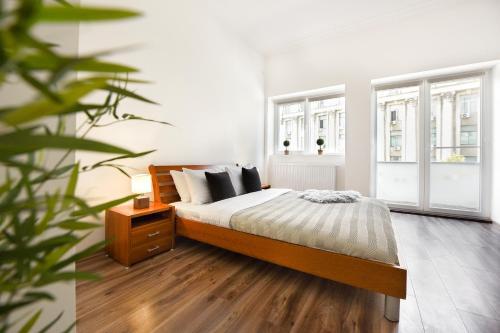 Simple Yet Stylish. Piata Revolutiei Apartment