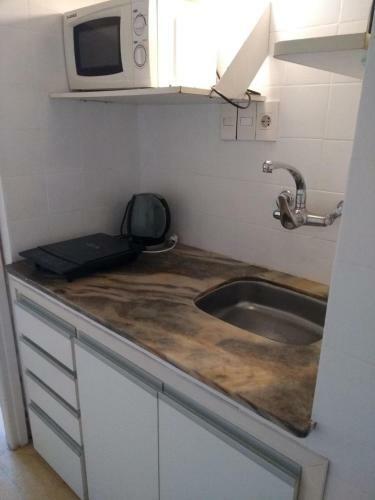 Apartamento Edificio Punta Del Este, Frente A Los Dedos Y Sobre Calle Gorlero