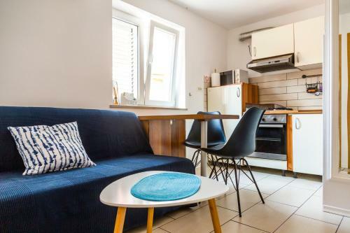 Sunny Old Town Apartment