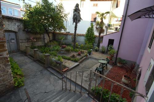 Secret Garden Apartment
