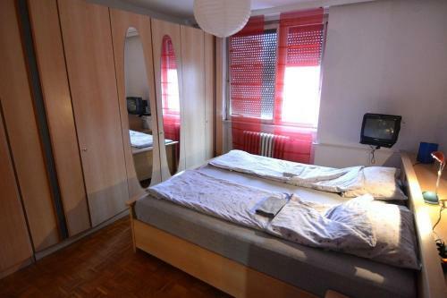 Apartman 3 Sobe - Lokacija Sajam- Bolnica - Stanica