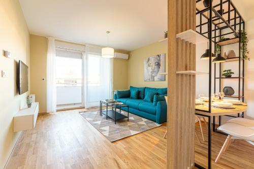 M&t Apartment