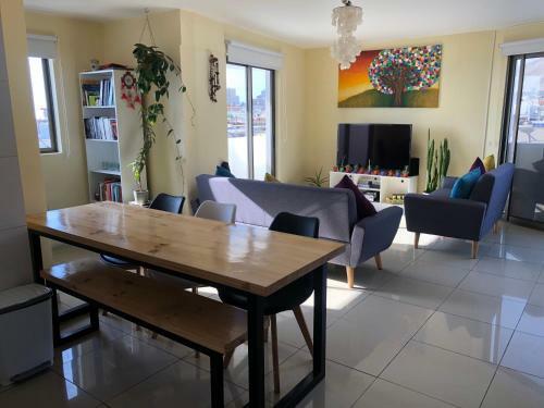 Hospedaje - Habitaci�n Privada A 2 Cuadras de Playa Brava