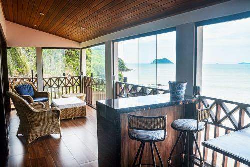 Casa P� Na Areia Com Varanda Gourmet Em B�zios Rj