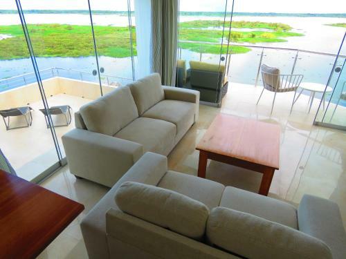 Boulevard 251 Riverside Apartments
