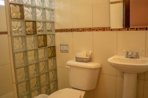 Hotel Orquidea Limon Suites