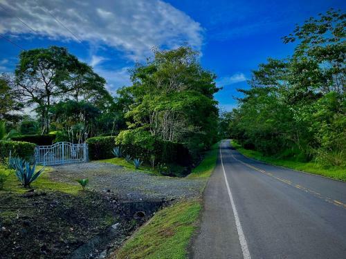 Lodge Gatuncrocs, Private Villa With Lake & Garden Views