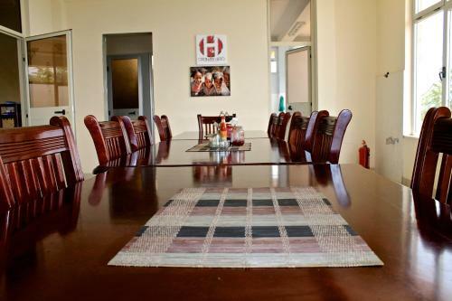 Hostal Ordinary Hero Life Center And Guest House