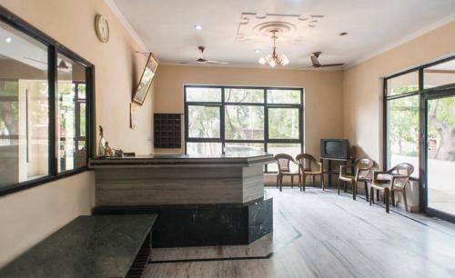 Gaurav Hotel