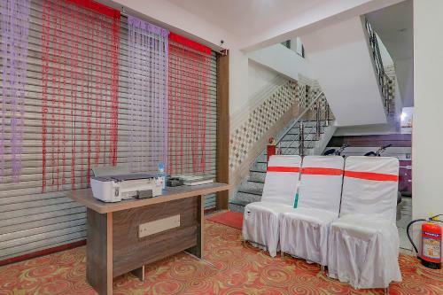 Oyo Flagship 83435 A2z Hotel And Banquet