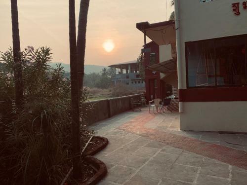 Hostal Shubham Harnai Holidays