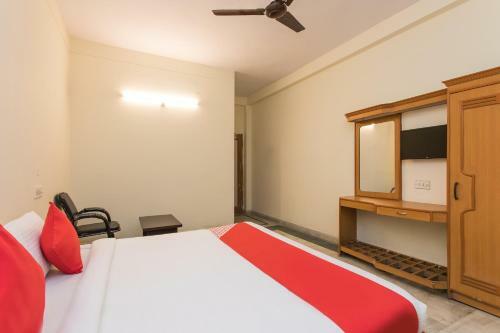 Oyo 18333 Hotel The Awesome