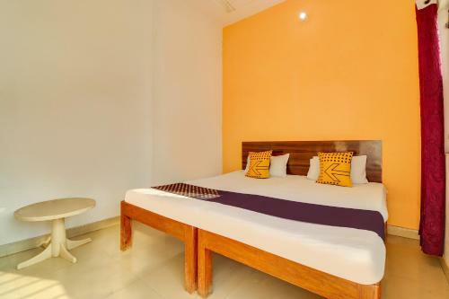 Spot On 43885 Hotel Laxmi Narayan